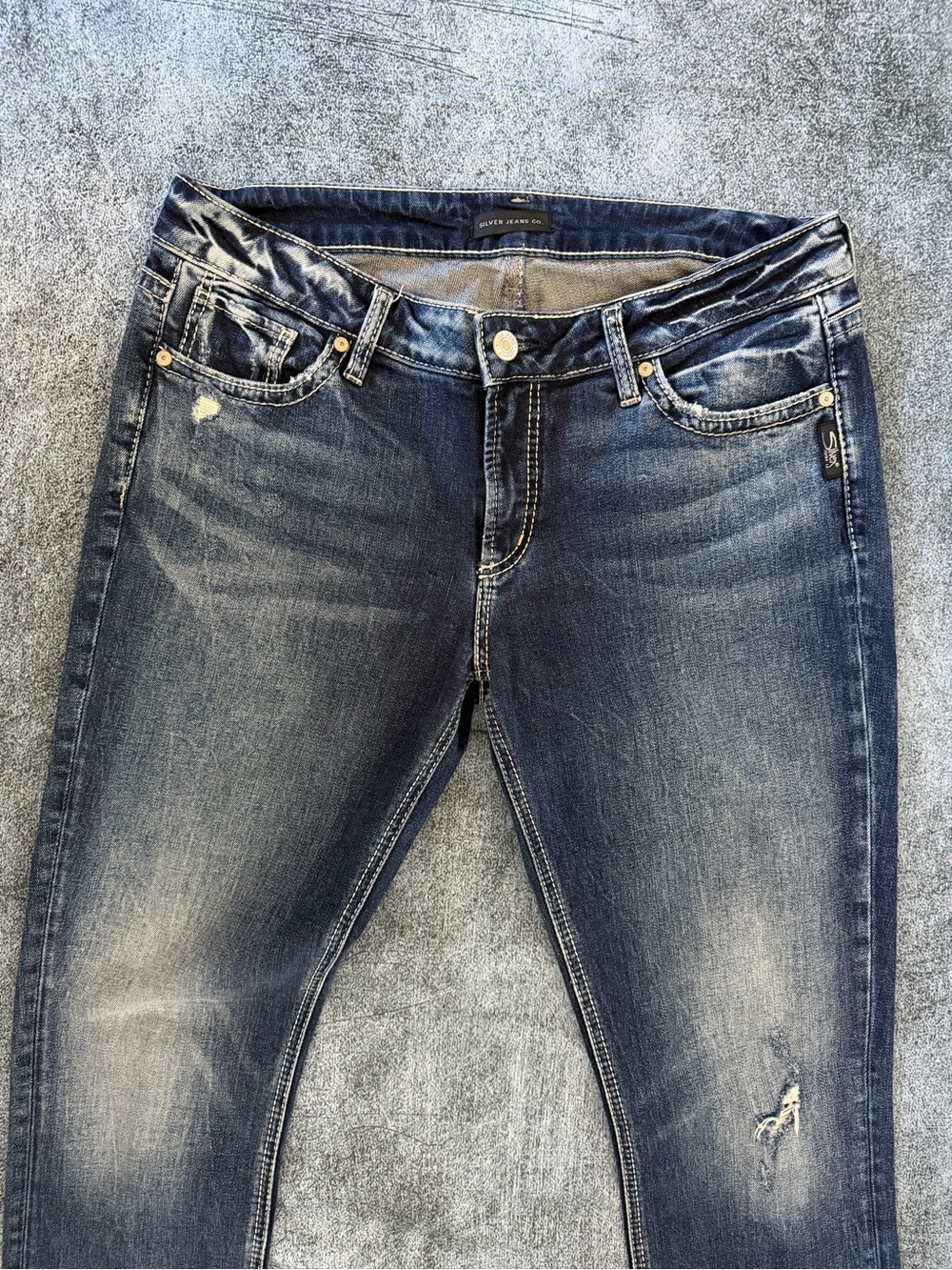 Silver Jeans Co. Elyse Straight. Blue Jeans